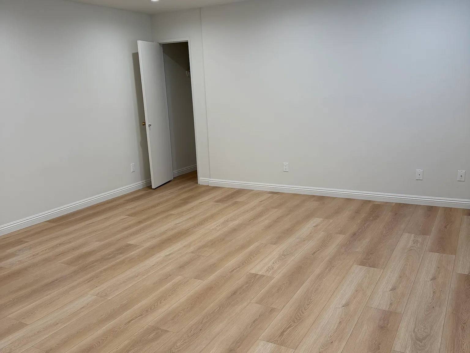 419 S Verdugo Rd — Photo 2