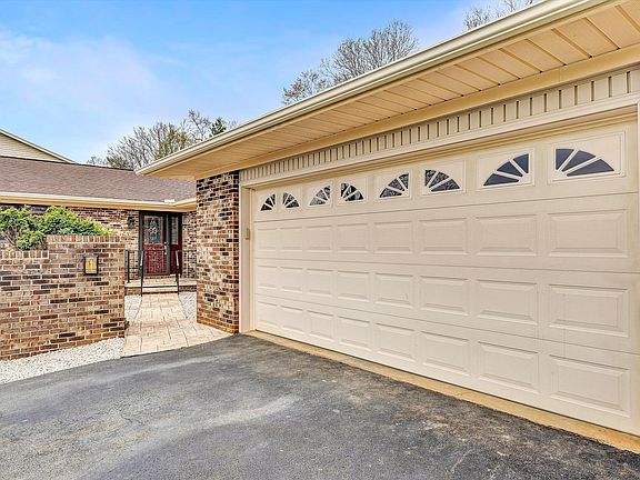 3rd image of 4925 Grape Tree Ln