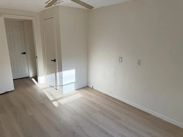 409 W Mable St — Photo 16