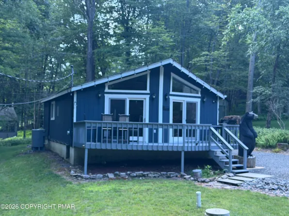121 Ski Trl, Pocono Lake, PA 18347