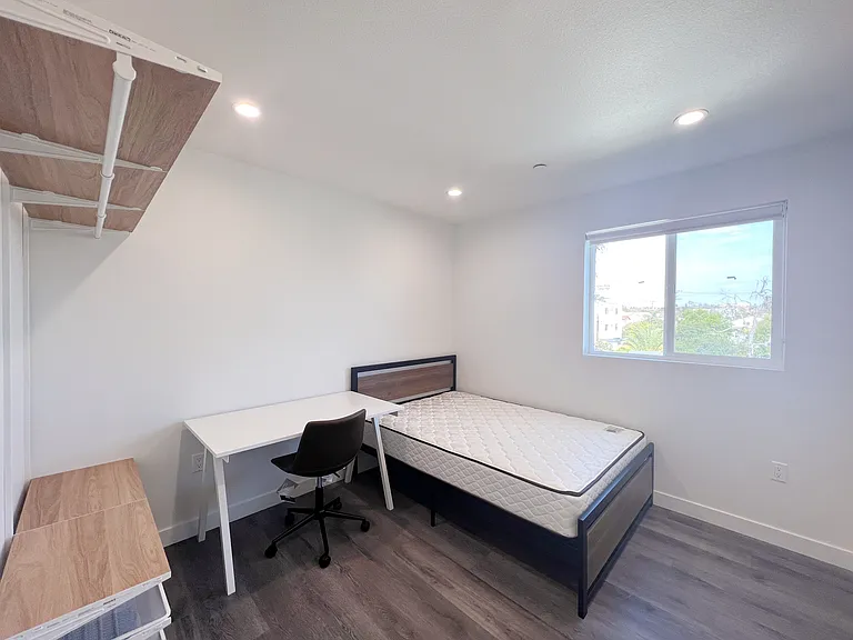 1439 W 37th Dr — Photo 26