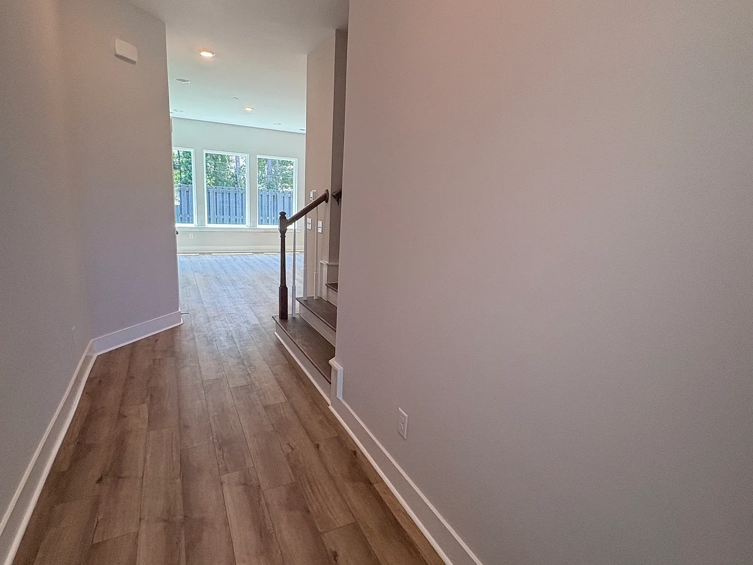 4 bed, 3.5 bath, 2222 sqft, $4,000 — Photo 2