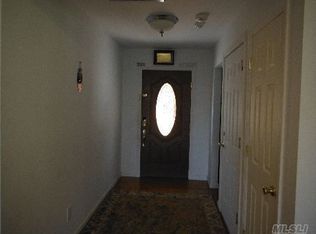 37 Crater Lake Dr, Coram, NY 11727