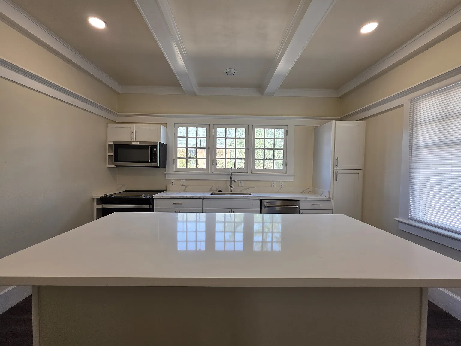 833 N 4th Ave — Photo 3
