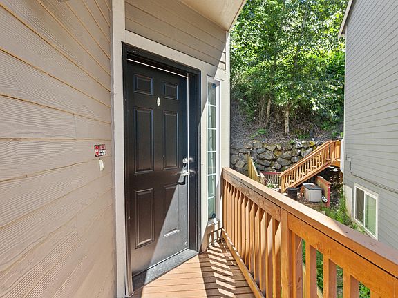 2nd image of 6106 Alexander Pl SE