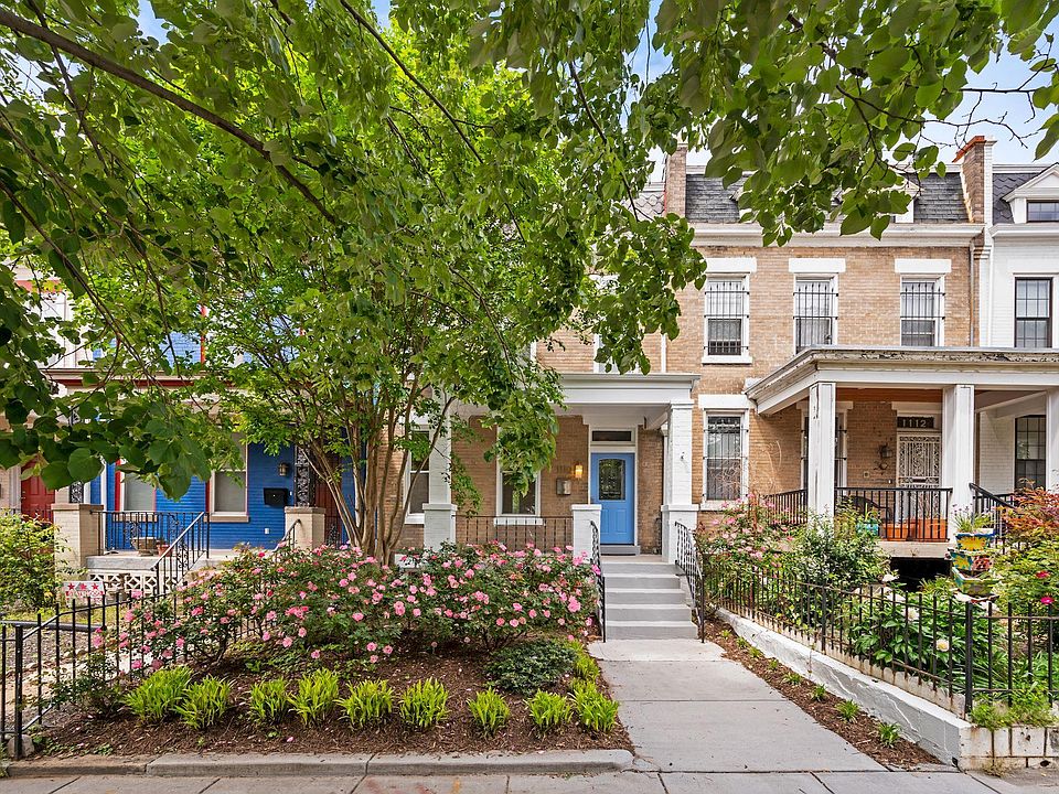 Lovely street and mature garden