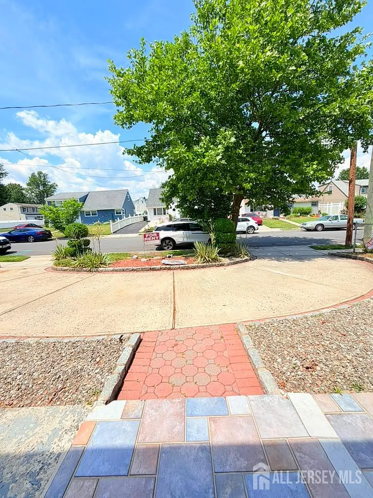 4 bed, 2.0 bath, 1584 sqft, $3,800 — Photo 2