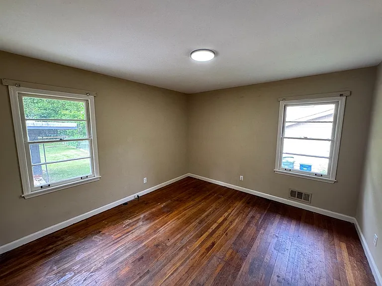 1260 Cherokee Ave — Photo 5