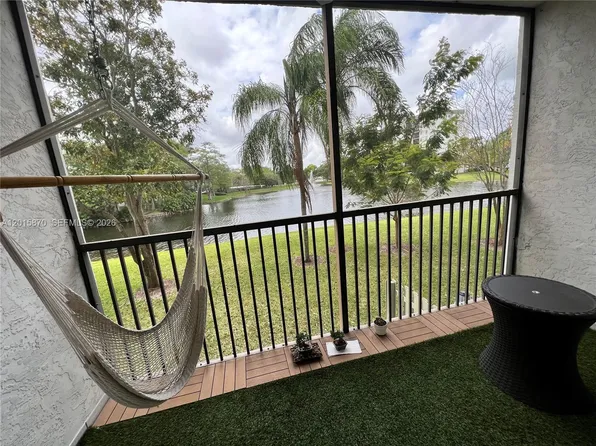2236 N Cypress Bend Dr APT 207, Pompano Beach, FL 33069