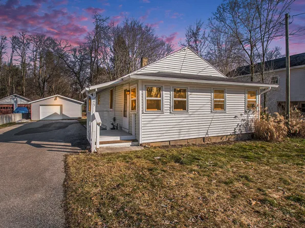 1245 S 13th St, Niles, MI 49120