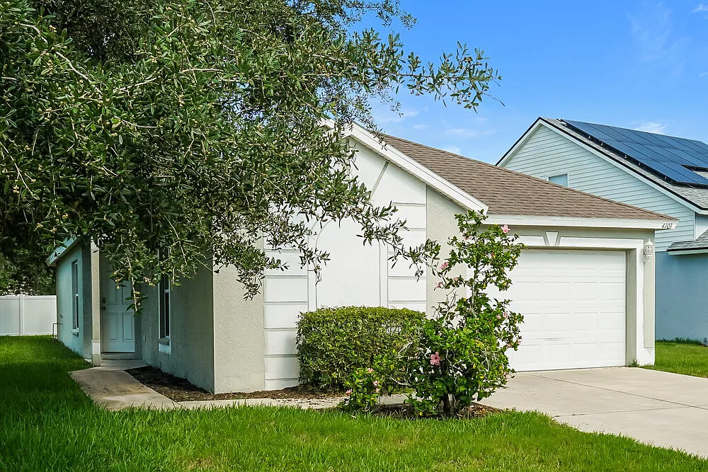 3 bed, 2.0 bath, 1313 sqft, $1,950 — Photo 3