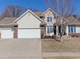 5318 Oak Creek Dr NE, Cedar Rapids, IA 52411