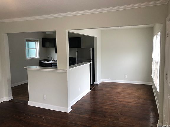 4th image of 261 Claremont