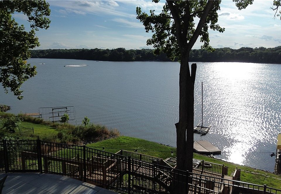 1st image of 24 Lakeshore Ct