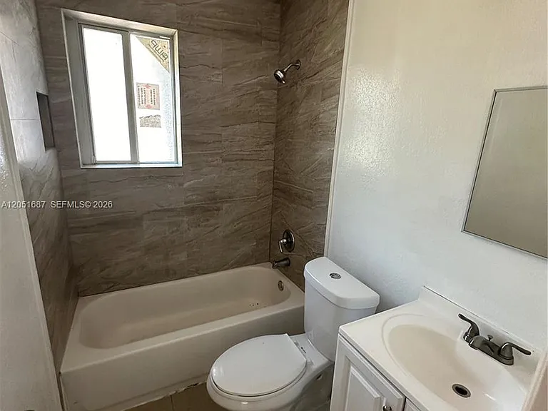 651 SW 30th Ave — Photo 8