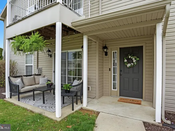 285 Thrush Dr, Hummelstown, PA 17036