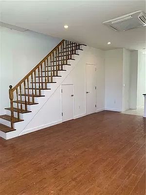 5th image of 154 Bay 50 St #1