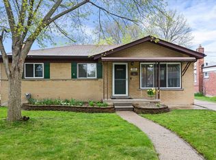 285 Royal Park Ln, Madison Heights, MI