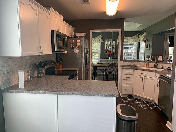 Kitchen view from garagedoor