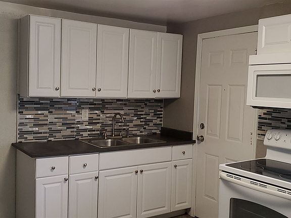 1232 Album Kitchen 3