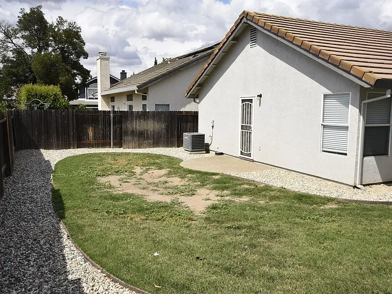 8717 Aspen Hill Ct — Photo 12