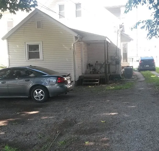 425 W Brackenridge St — Photo 15