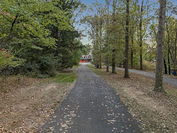 3rd image of 106 Saddle Dr