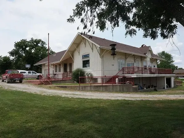 17510 Queen Rd, Erie, KS 66733