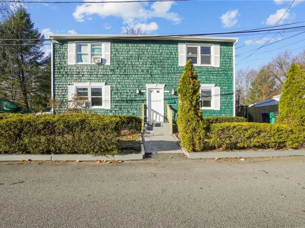127-129 Bleachery Ct, Warwick, RI 02886