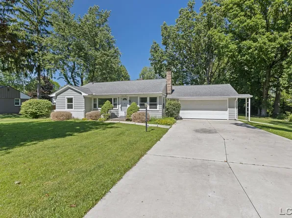 1330 W Westwood Dr, Adrian, MI 49221