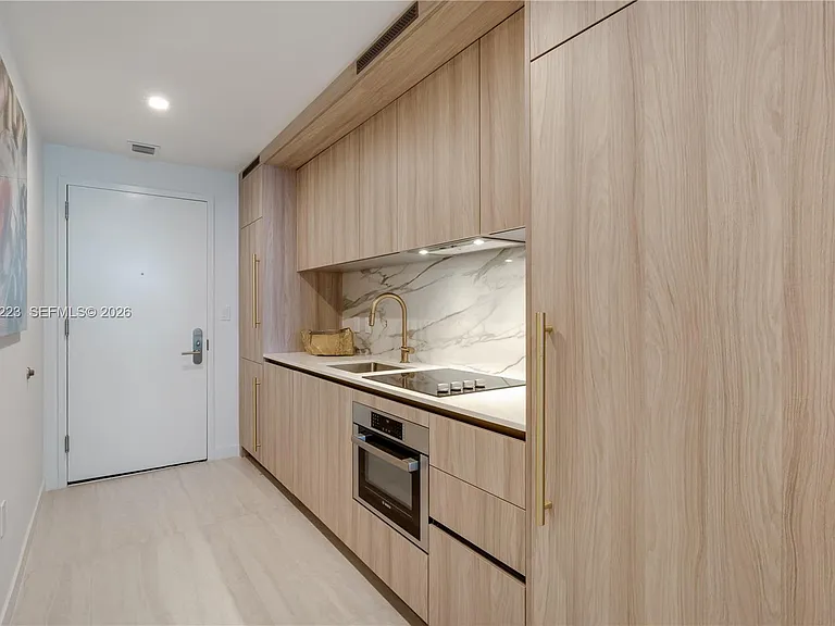 77 SE 5th St #3605 — Photo 4