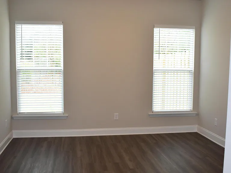 560 Hardy Point — Photo 7