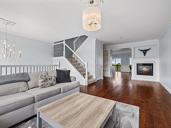 3rd image of 17942 Fountain Cir