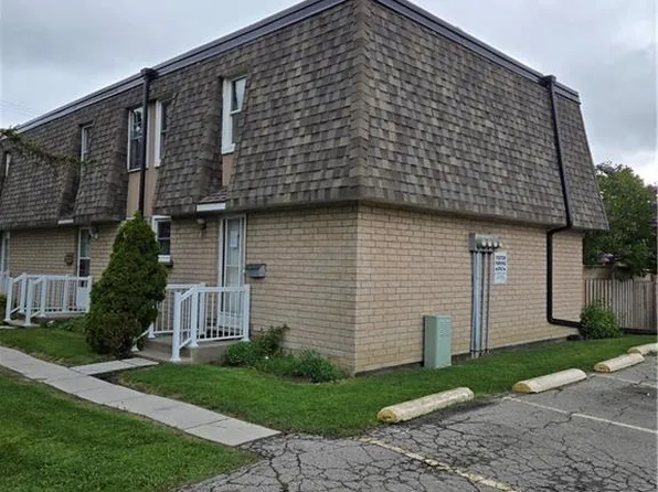 153 Limeridge Rd W #4, Hamilton, ON L9C 2V3