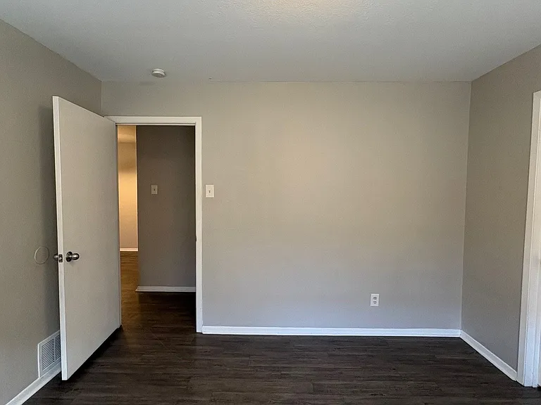 2410 Woodoak Ct — Photo 10