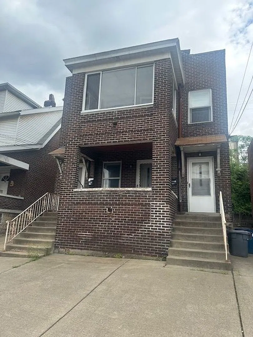 345 Coltart — Photo 1