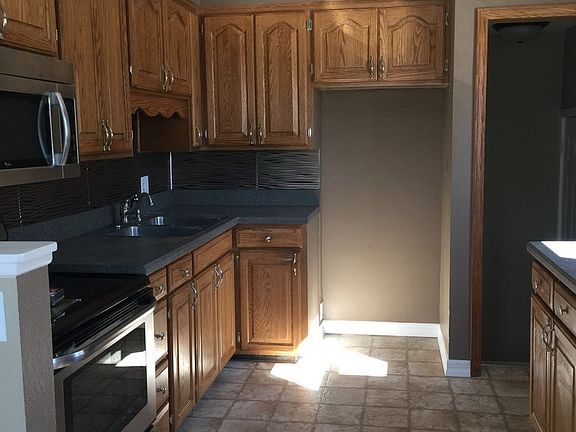 2nd image of 414 E Waterford St