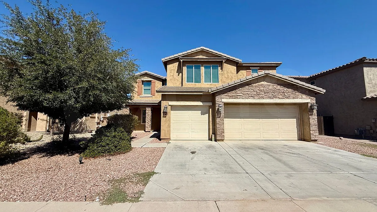 5 bed, 3.0 bath, 3305 sqft, $3,099 — Photo 2