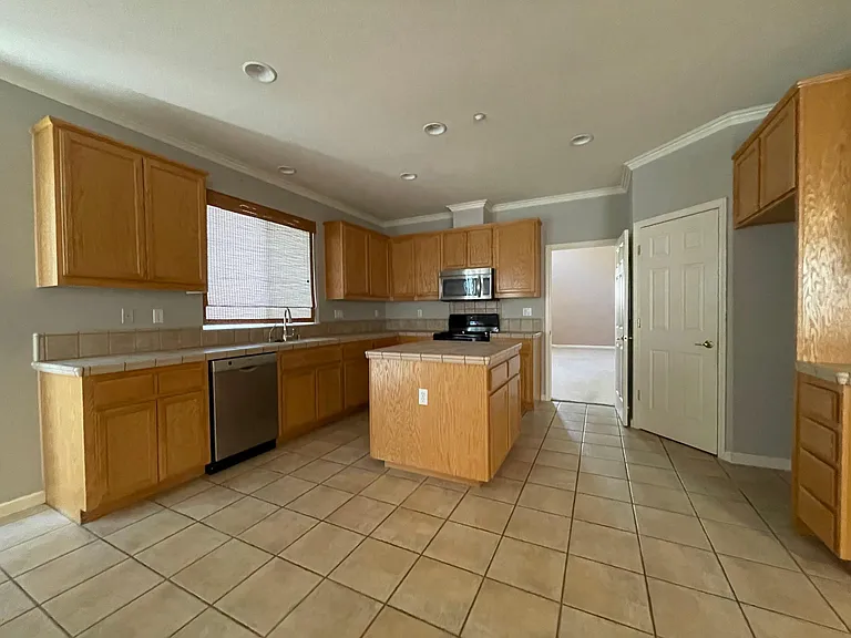 941 Mericrest St — Photo 8