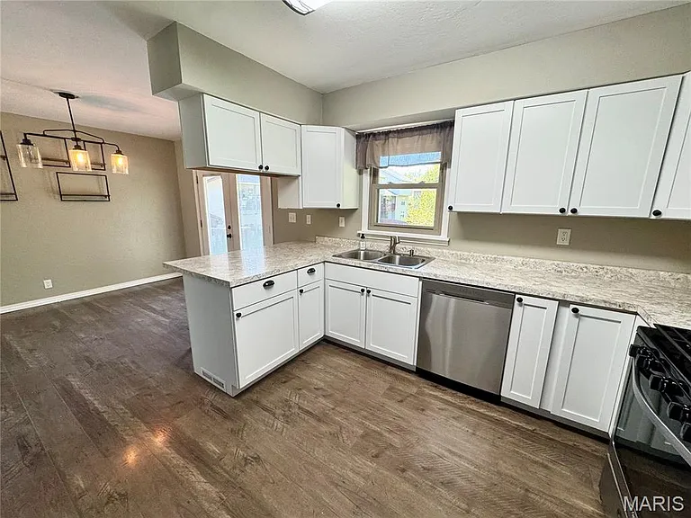 2315 Williams St — Photo 12