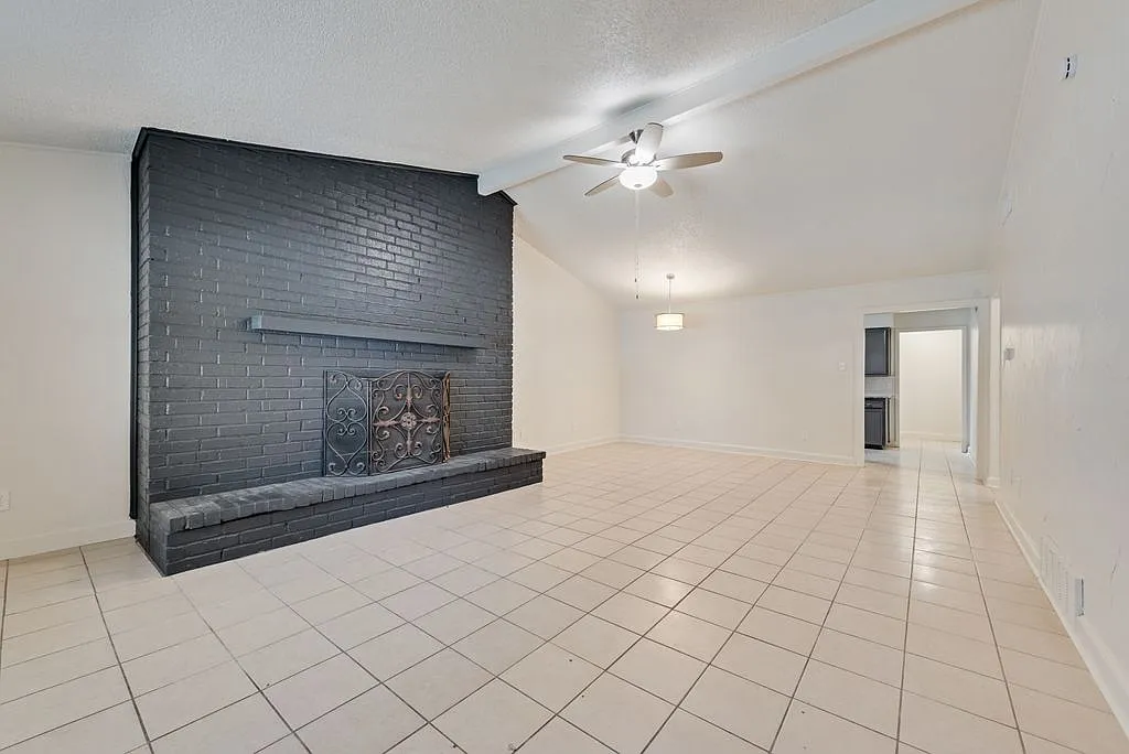 2 bed, 1215 sqft, $1,750 — Photo 4
