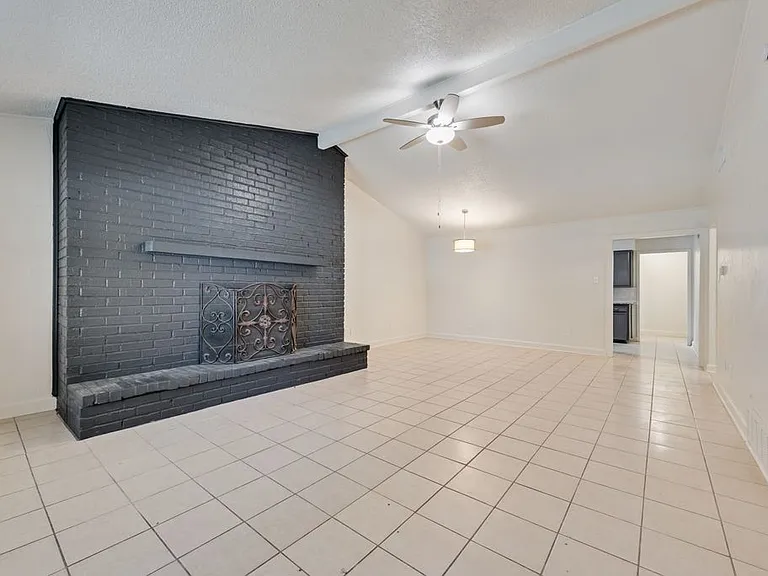 8308 Oak Ct #B — Photo 4