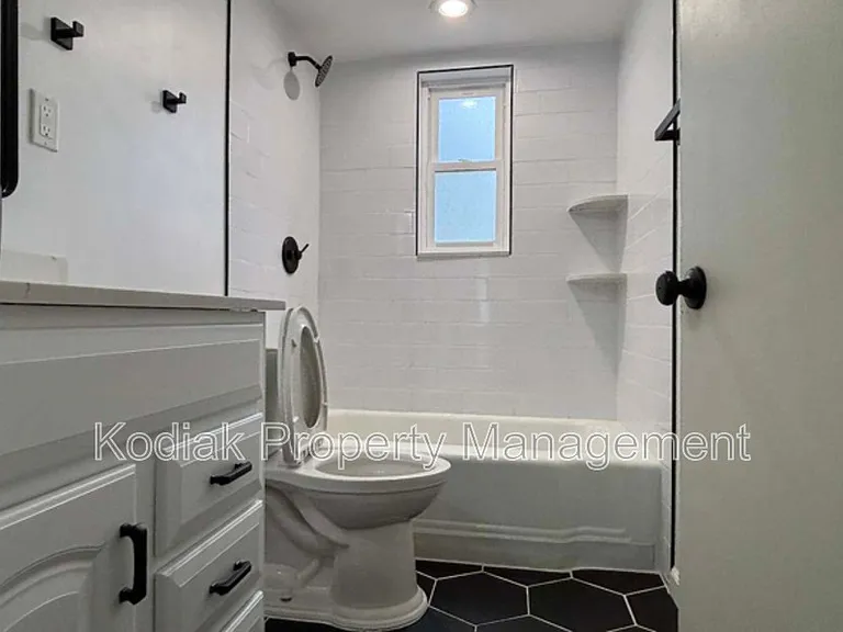 237 N N Ctr — Photo 10
