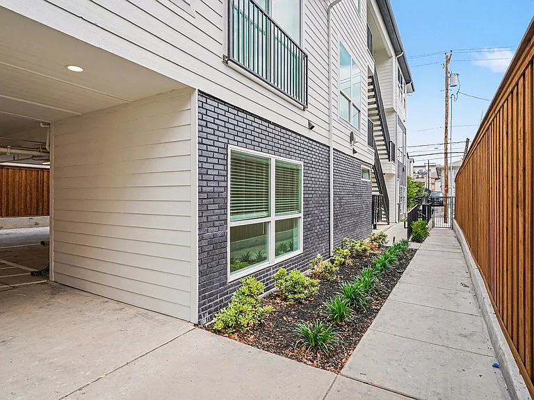 2217 N Fitzhugh Ave #303 — Photo 37