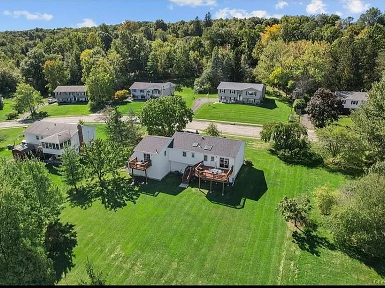 13 Regina Dr — Photo 30