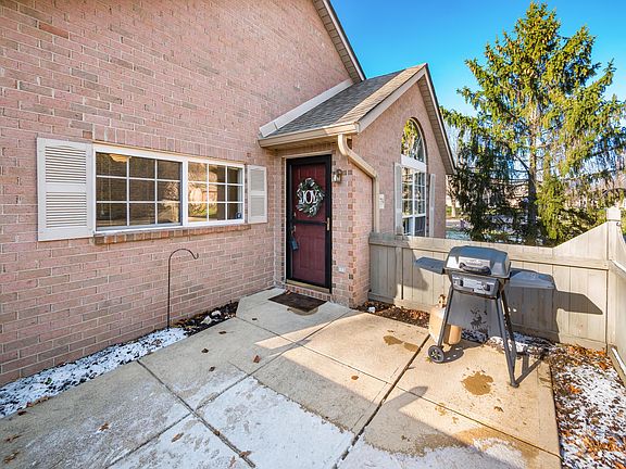 2nd image of 6079 Blendon Chase Dr #18