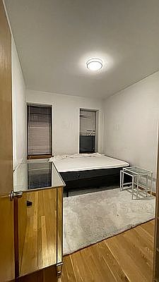 5th image of 218 E 11th St APT 2