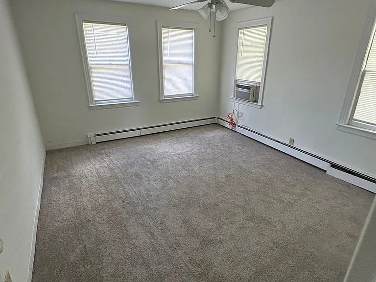 547 W Main St — Photo 37