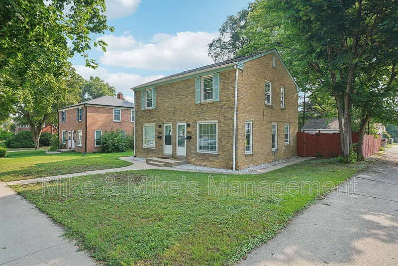 2 bed, 1.0 bath, 1000 sqft, $1,695 — Photo 3