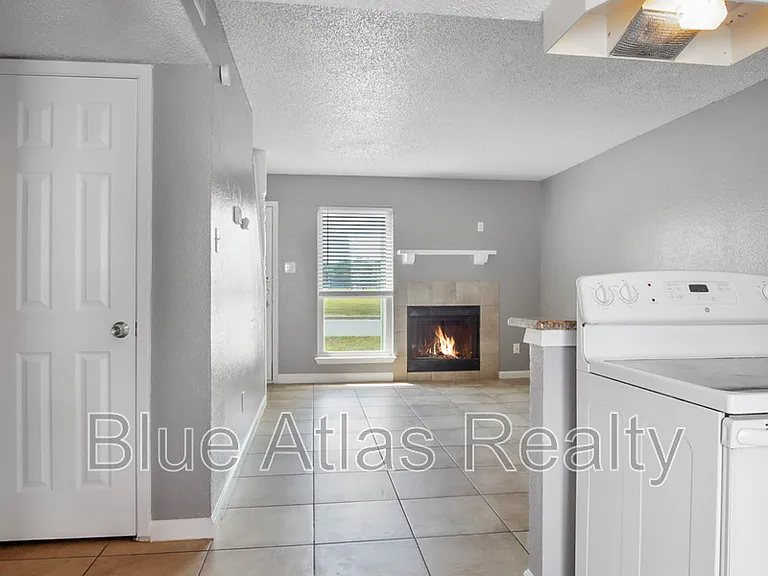 408 Noble Ave #B — Photo 9
